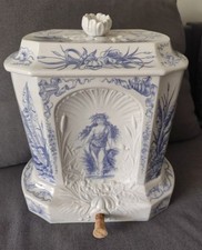 Ancienne fontaine eau faïence