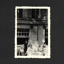 Femmes terrasse restaurant