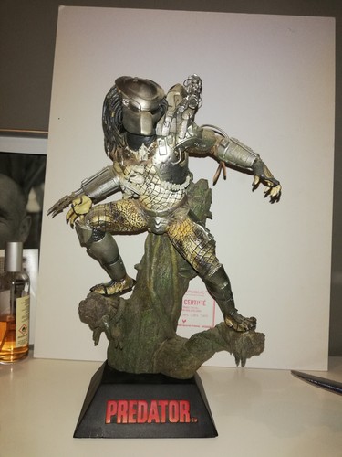 Sideshow predator figurine - sideshow,