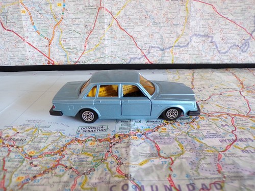 Volvo 264 bleue - 264, norev