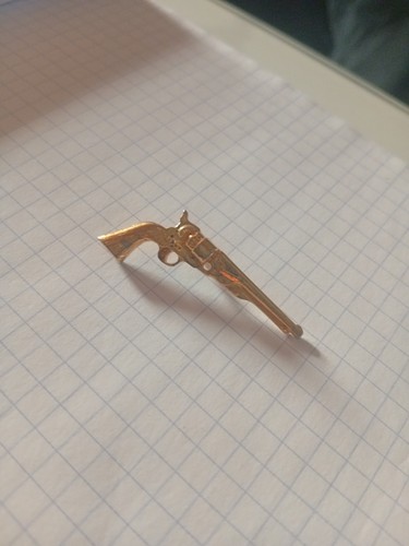 Pin pistolet revolver relief - pin's,