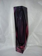 Vase en verre massif violet /