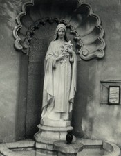 Statue Virgin Mary Religious Landmark Decorative Niche Catholic Shrine