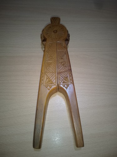 Casse noix bois sculpté - bois,