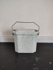 Petite cantine en tôle