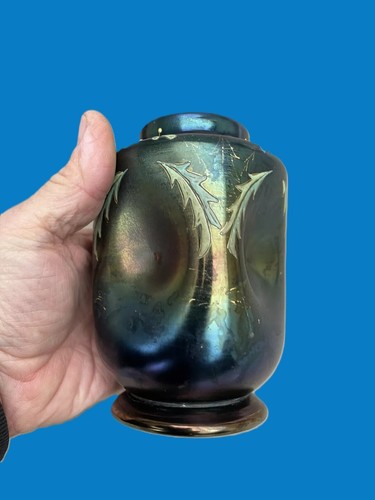 Vase irisé art nouveau dans