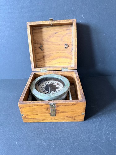 Ancienne boussole marine - , /