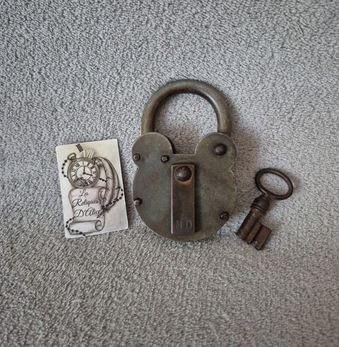 Ancien cadenas métal 1 - en,