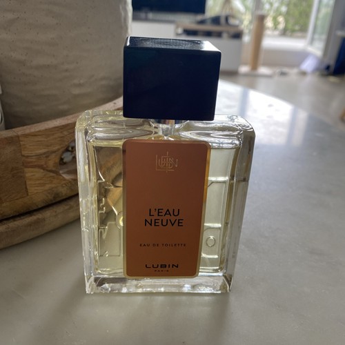 Eau neuve de - neuve, toilette