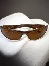 Paire de lunettes de soleil