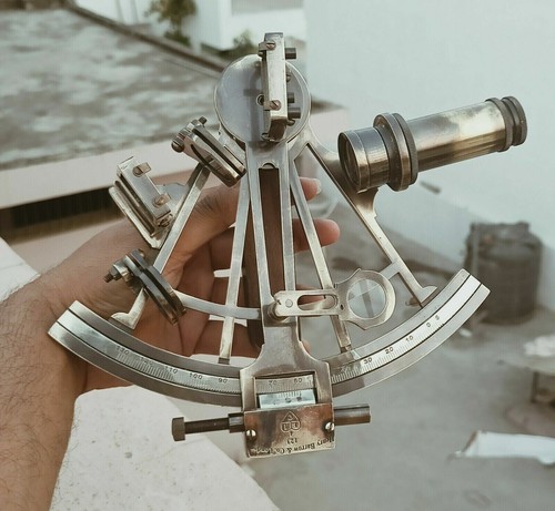 Ancien instrument astrolabe
