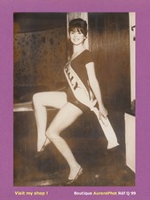 PHOTO de PRESSE 1961 : VIVIANA ROMANO REPRÉSENTE L'ITALIE À MISS UNIVERS -Q99