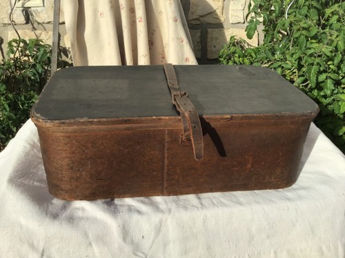 Tres jolie ancienne boite - , à