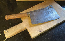 Ancien couperet de boucher ou hachoir à viande en acier signé AF2 vintage.