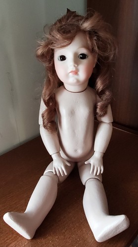 Petite poupée ancienne bru - ancienne,