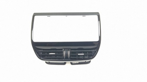 Jaguar 2016 centre grille - 2016,
