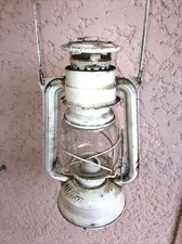 lampe à pétrole blanche Meva