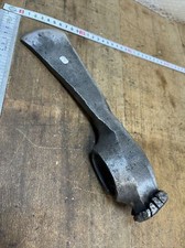 outil ancien hache forgée