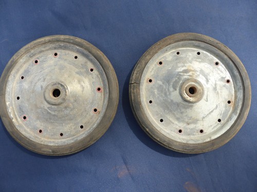Roues voiture pédales - roues,
