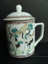 Tasse à thé couverte vintage