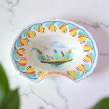 Nevers. Earthenware beard dish decorated with a hunter, deb 19th century