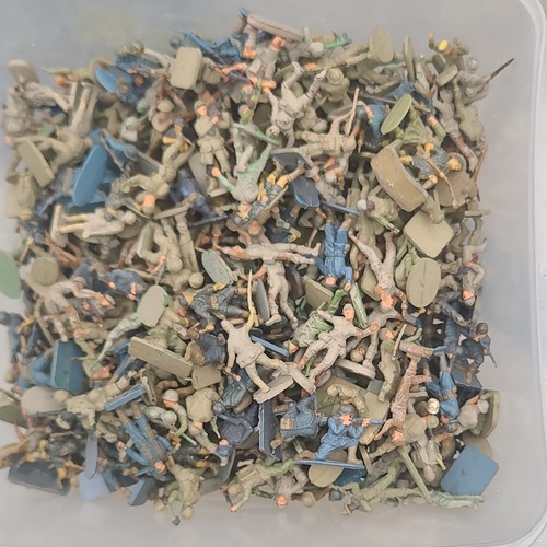 Lot soldats miniatures