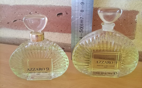Deux flacons parfum - de, factice