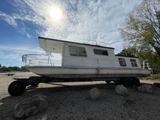 1979 Mattie Houseboat 21' w/ Title (No Trailer)