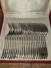 Ensemble de 24 fourchettes à