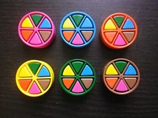 LOT 6 PIONS " camemberts " + 36 triangles MARQUEURS du jeu TRIVIAL PURSUIT