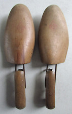 Paire d'anciens embauchoirs en bois, formes à chaussures, écarteurs pointure 41