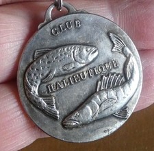 Ancien porte clé Pêche Pêcheur Poisson Truite Sandre Perche Club Halieutique.