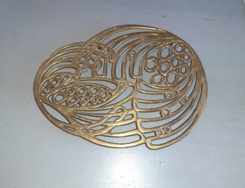Dessous plat ancien - dessous, laiton