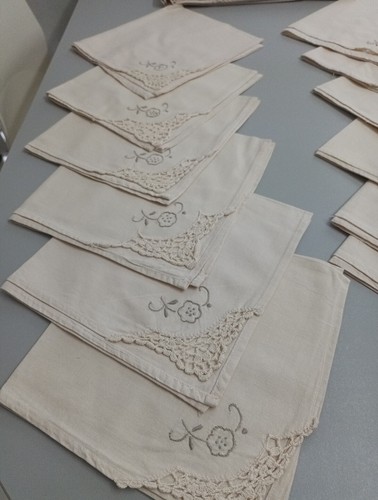 Nappe ancienne brodée - ancienne, au