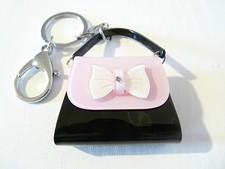 PORTE CLE SAC A MAIN EN PLASTIQUE MODELES  ET COLORIS DIFFERENTS