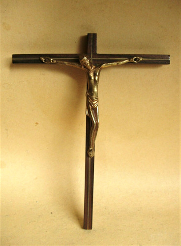 Crucifix mural en bronze - *,