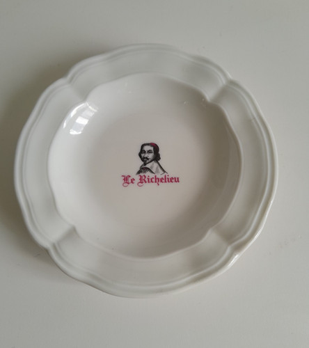 Cendrier porcelaine le - ",