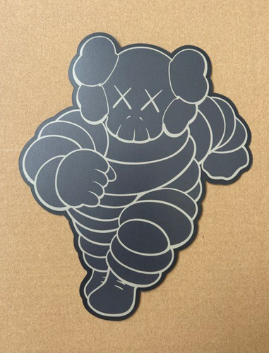 Kaws invitation figurine - invitation,