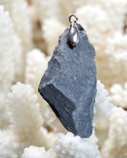 Ardoise bleue 41 carats - pendentif pierre naturelle - Nozay, France // CN19
