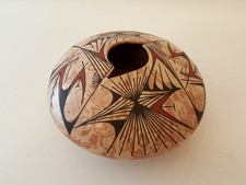 Mata Ortiz pottery pot by Octavia Gonzalez Casa Grandes Mexico