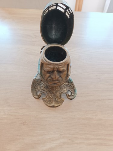 Ancien encrier bronze casque