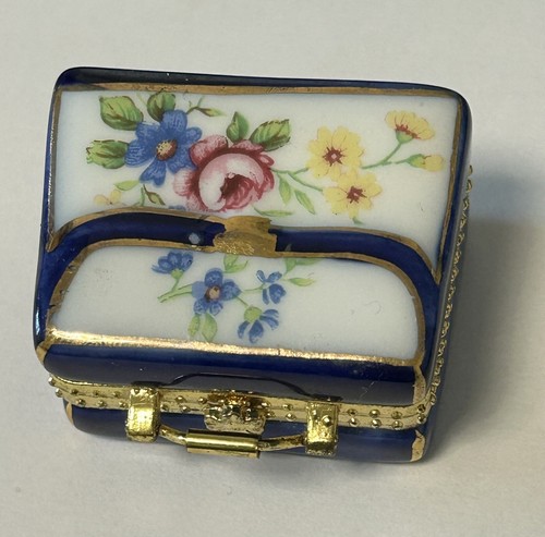 Ancienne petite boîte - , forme