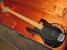 Guitare basse MUSIC MAN