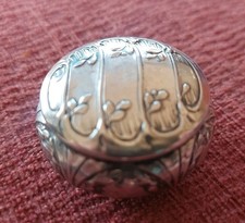 Poudrier, boite à pilules, à