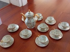 Lot Service A Cafe En