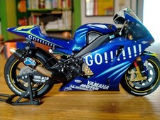 minichamps valentino rossi yamaha go!!!!!!
