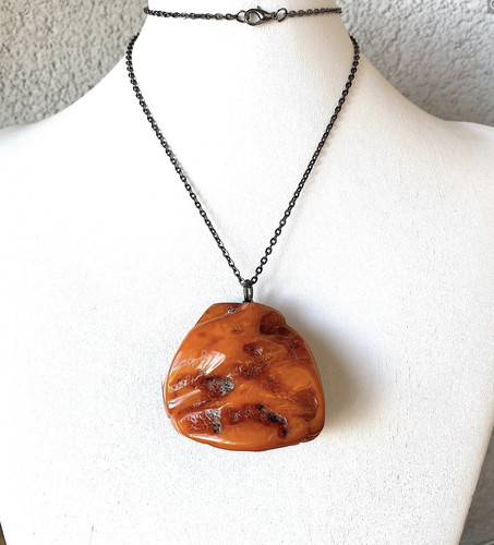 Collier pendentif ambre