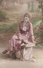 WOMEN'S ELEGANT CP ON BENCH STONE ROSES FLOWERS - 12514