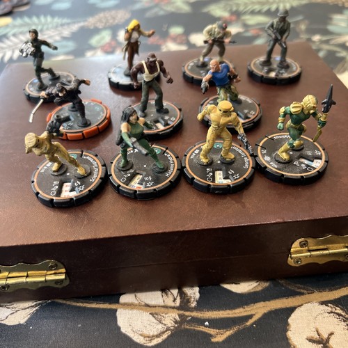 Heroclix vintage gold ring - vintage,