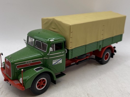 Minichamps man 1953 canvas - f8,